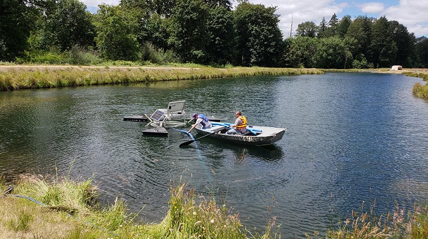 Two men in a boat at Salem-Geren-Island