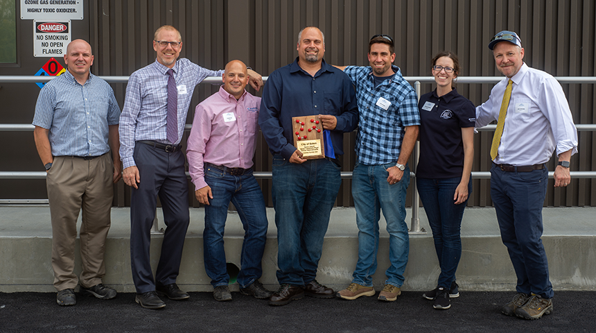 Carollo and Geren Island Water Treatment Plant employees lined up holding an award for the improvements done to the facility in Salem Oregon.